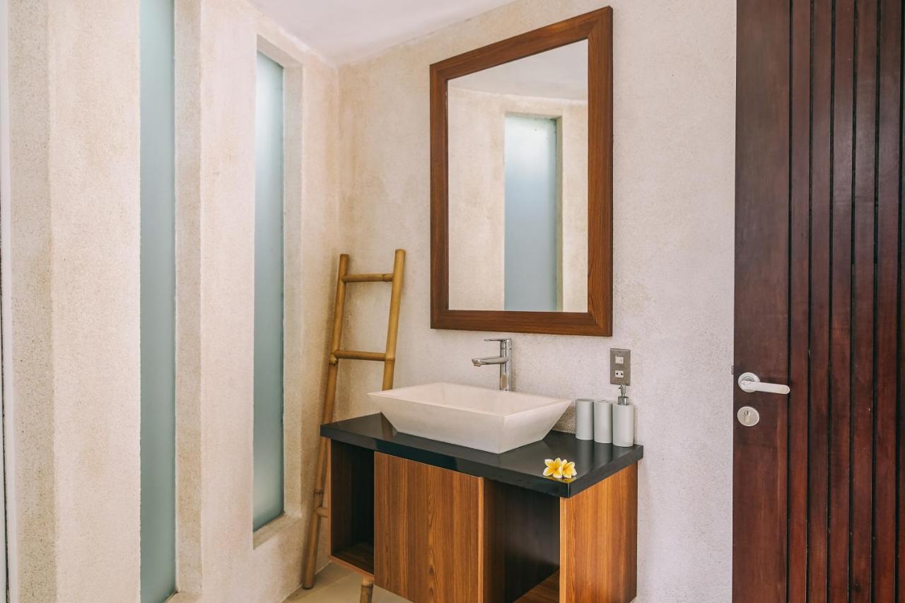 Villa Beach Front Kedonganan 2 Bedroom *